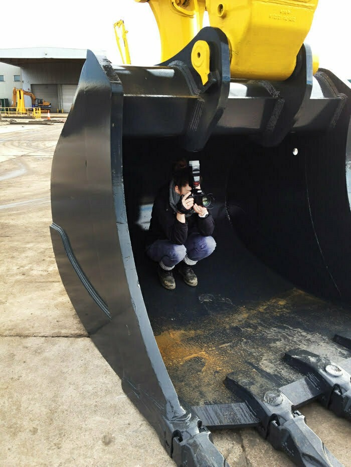 me in komatsu d700 bucket!